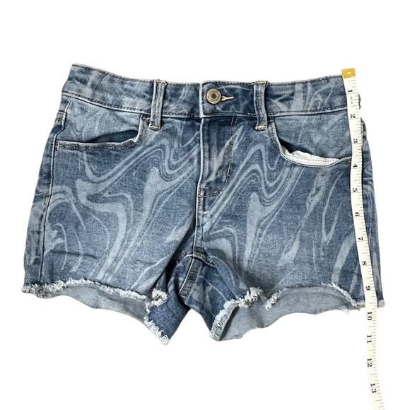 SO Blue Swirl Denim Shorts - Picture 5 of 6